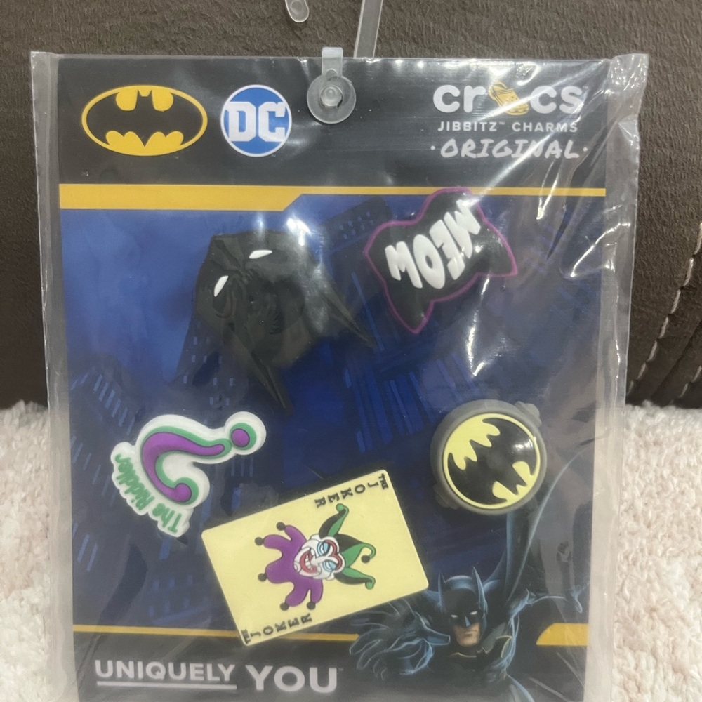 CROCS Batman Jibbitz Charms Set - Black and Yellow‎